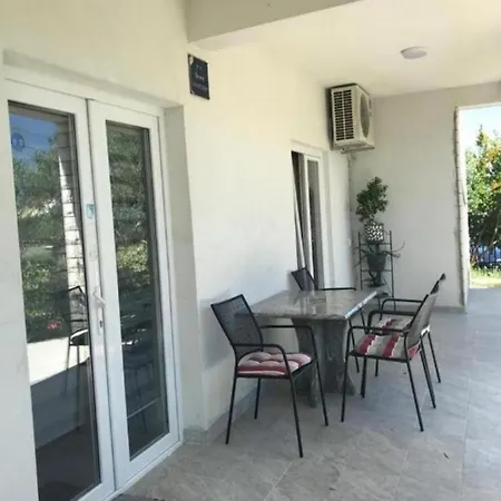 Dobric Apartment Kastel Stafilic